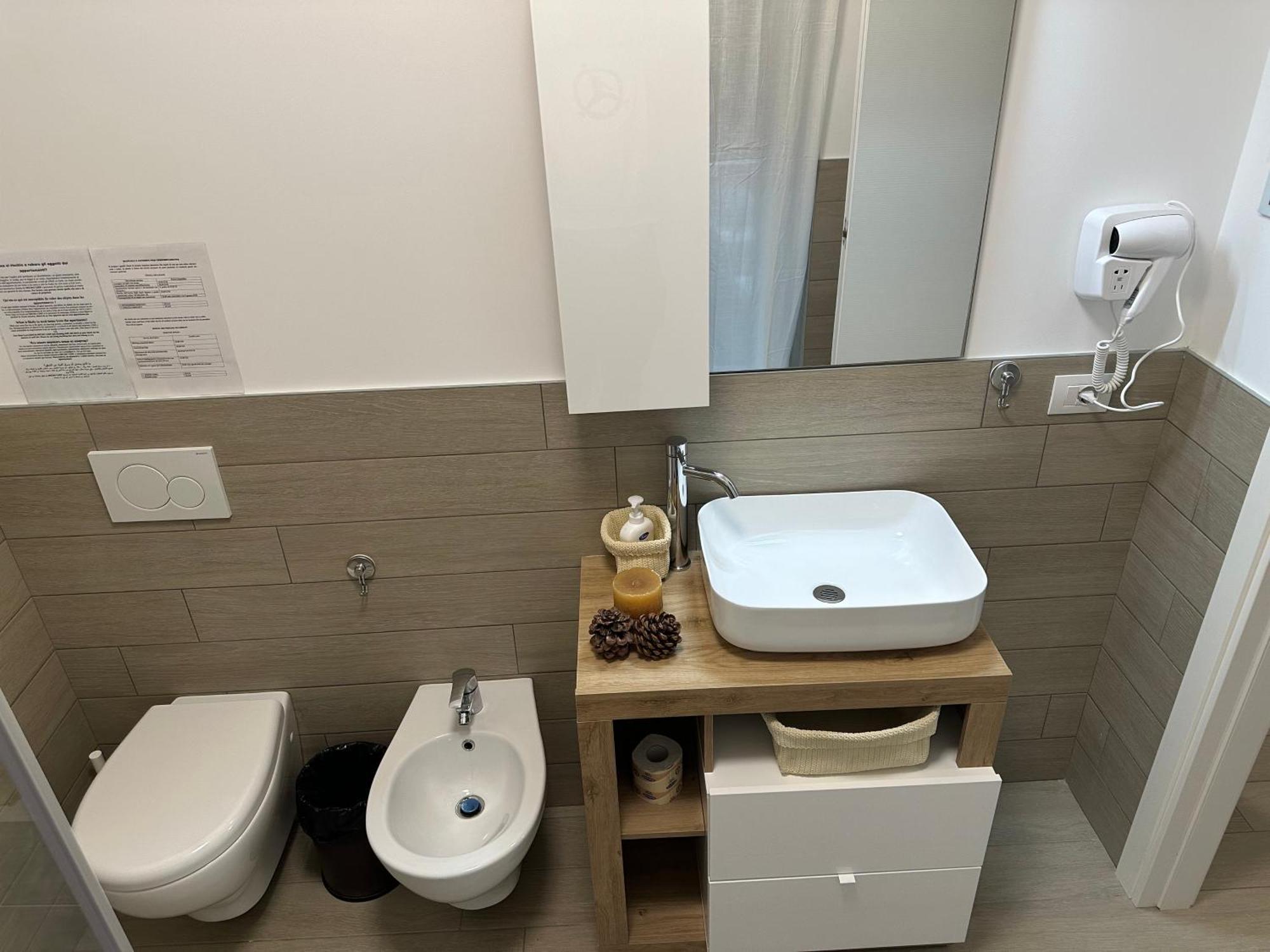 Casa Ideale Tim Appartmanti Moderni Vicina Al Centro Lecco Dış mekan fotoğraf