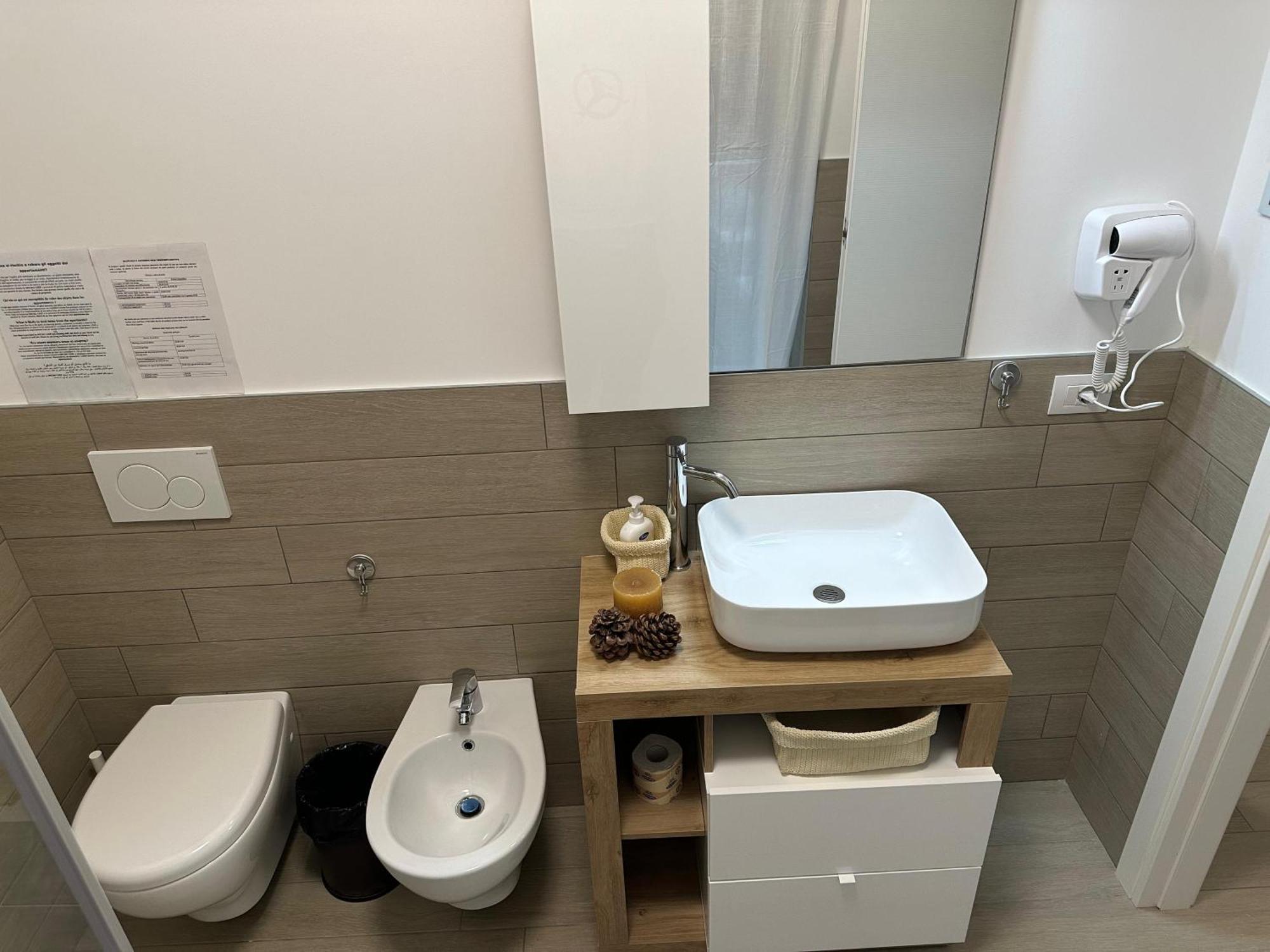 Casa Ideale Tim Appartmanti Moderni Vicina Al Centro Lecco Dış mekan fotoğraf