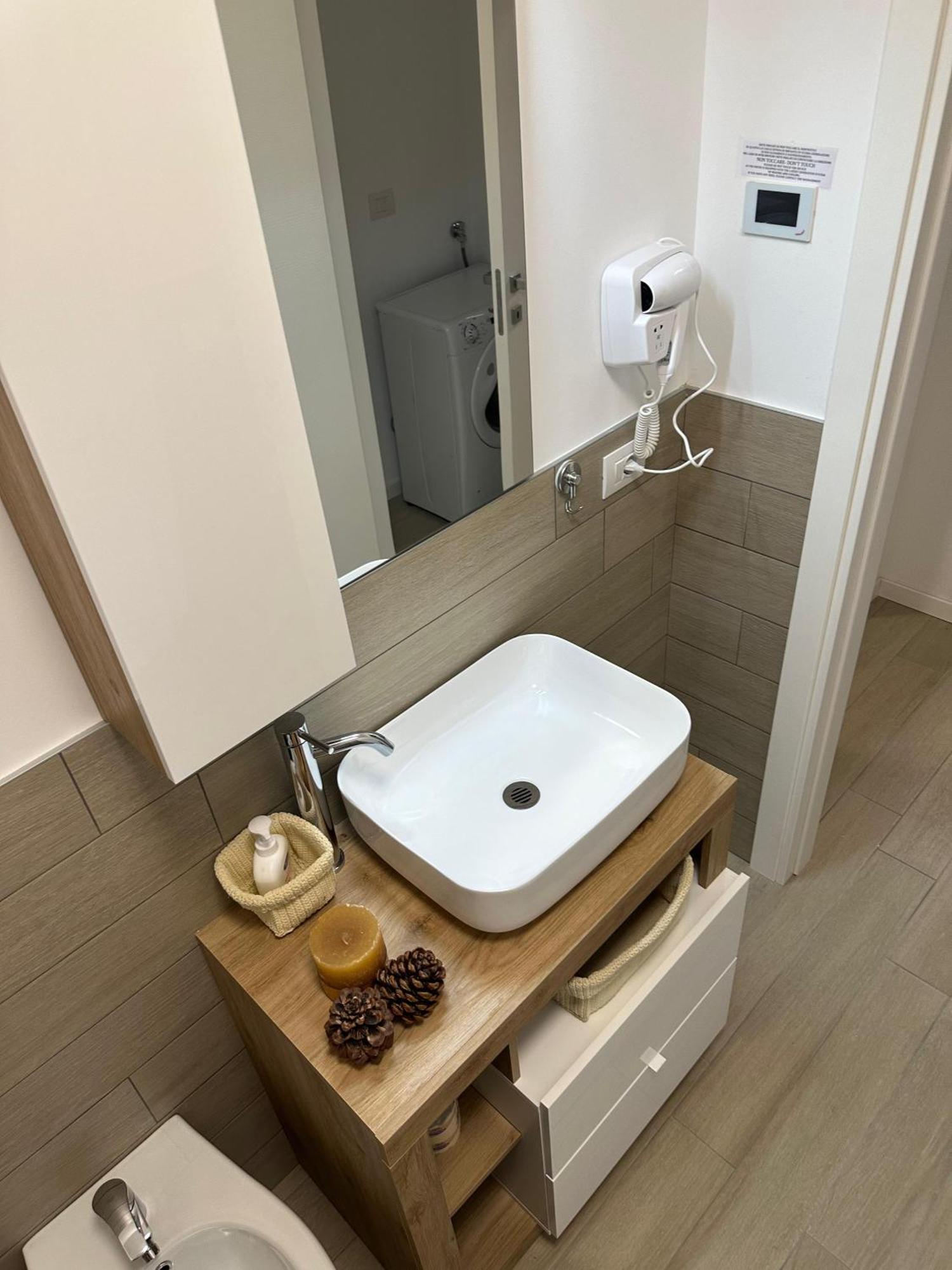 Casa Ideale Tim Appartmanti Moderni Vicina Al Centro Lecco Dış mekan fotoğraf