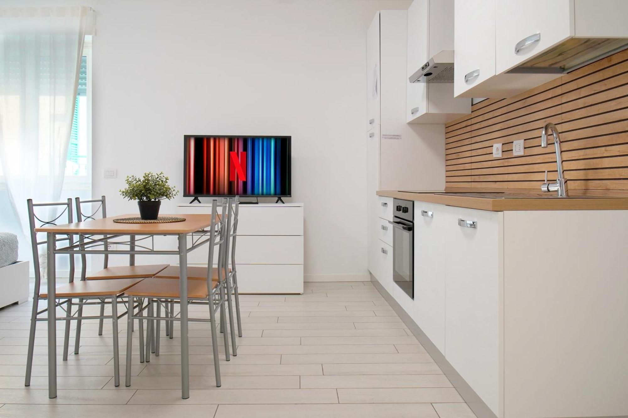 Casa Ideale Tim Appartmanti Moderni Vicina Al Centro Lecco Dış mekan fotoğraf