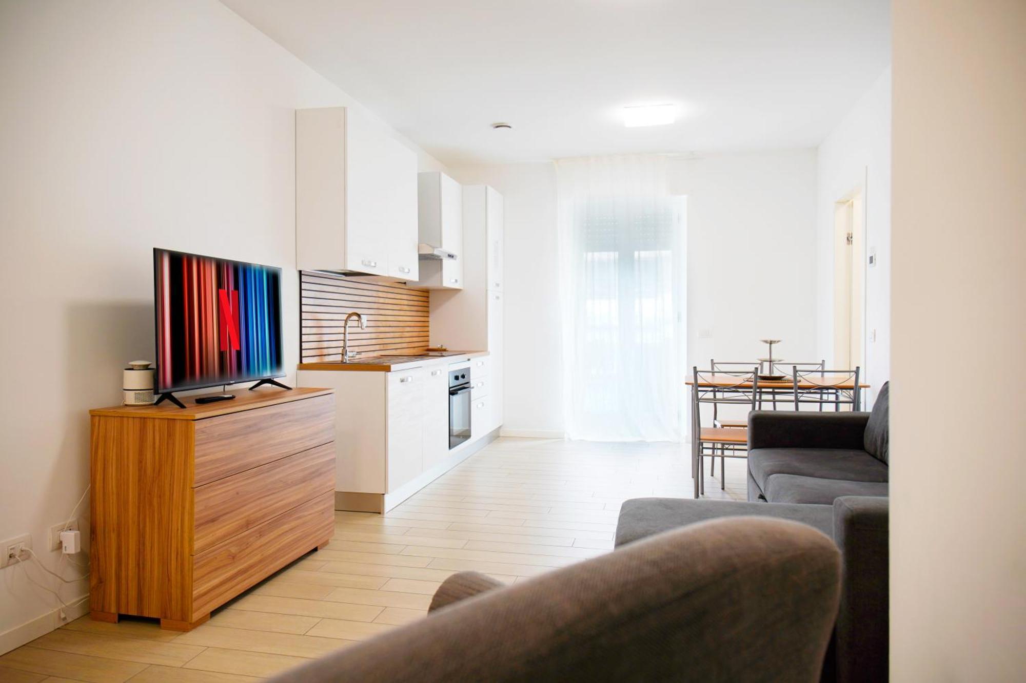 Casa Ideale Tim Appartmanti Moderni Vicina Al Centro Lecco Dış mekan fotoğraf