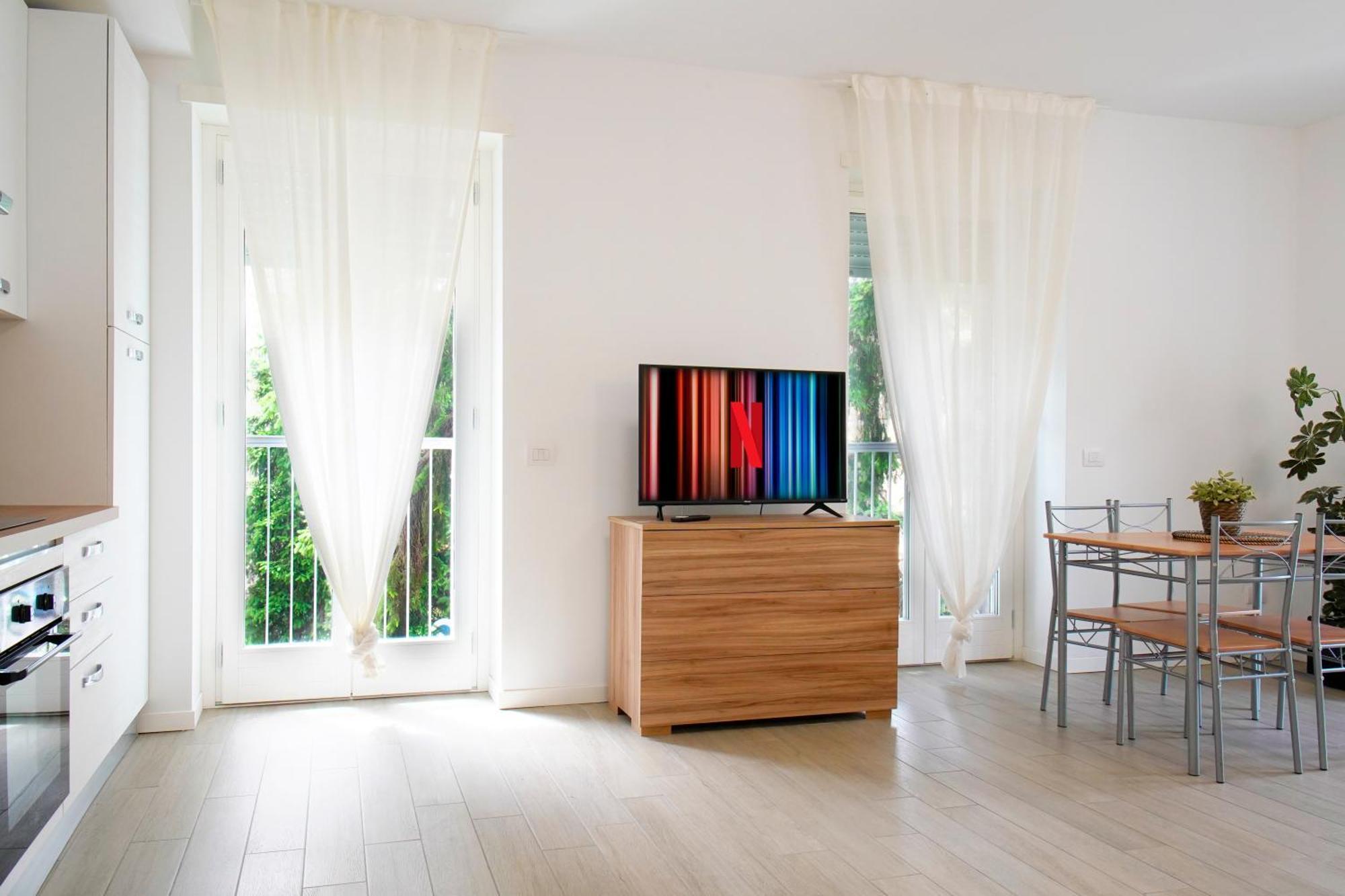 Casa Ideale Tim Appartmanti Moderni Vicina Al Centro Lecco Dış mekan fotoğraf