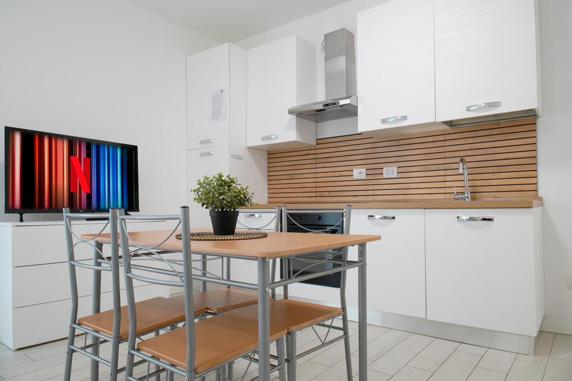 Casa Ideale Tim Appartmanti Moderni Vicina Al Centro Lecco Dış mekan fotoğraf